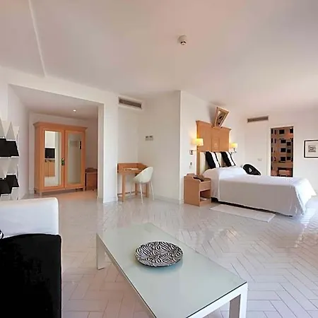 Bristol Hotel 4*