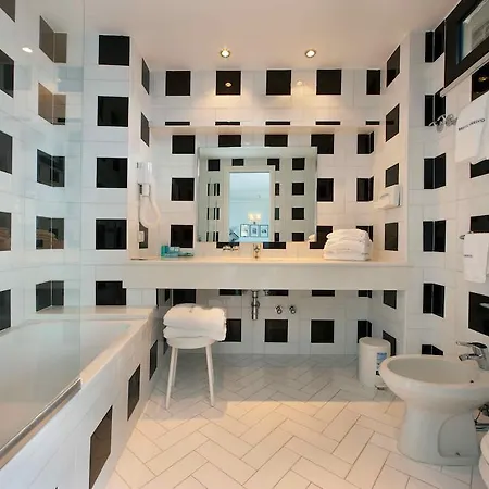 فندق بريستول 4*