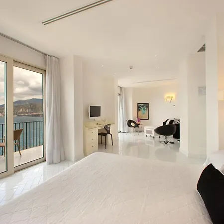 호텔 브리스톨 4*