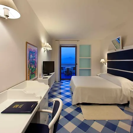 Bristol Hotel 4*